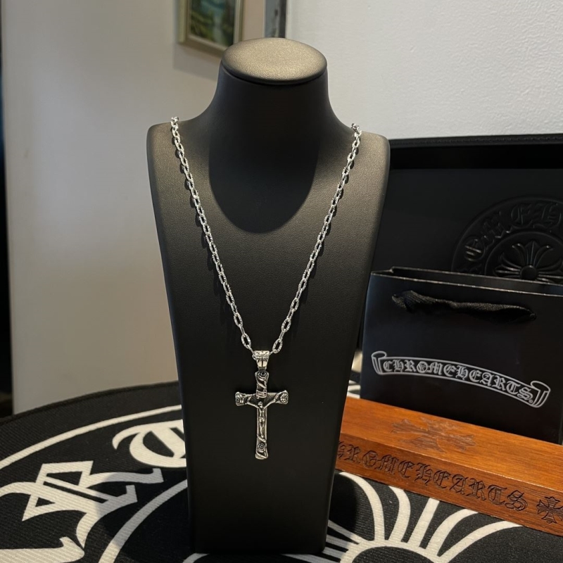 Ch*0me He**ts necklaces